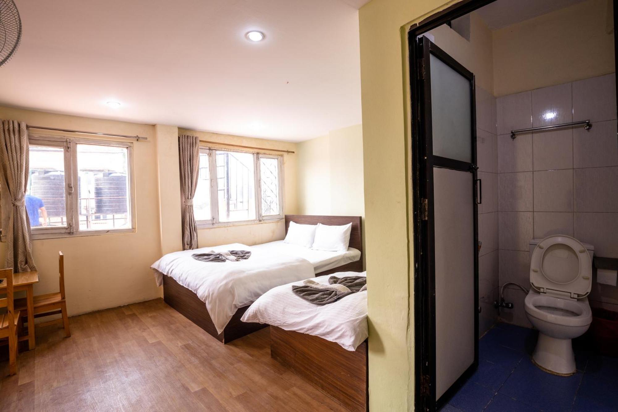 Hotel Harmony & Little Bites Bistro Jawlakhel Екстер'єр фото