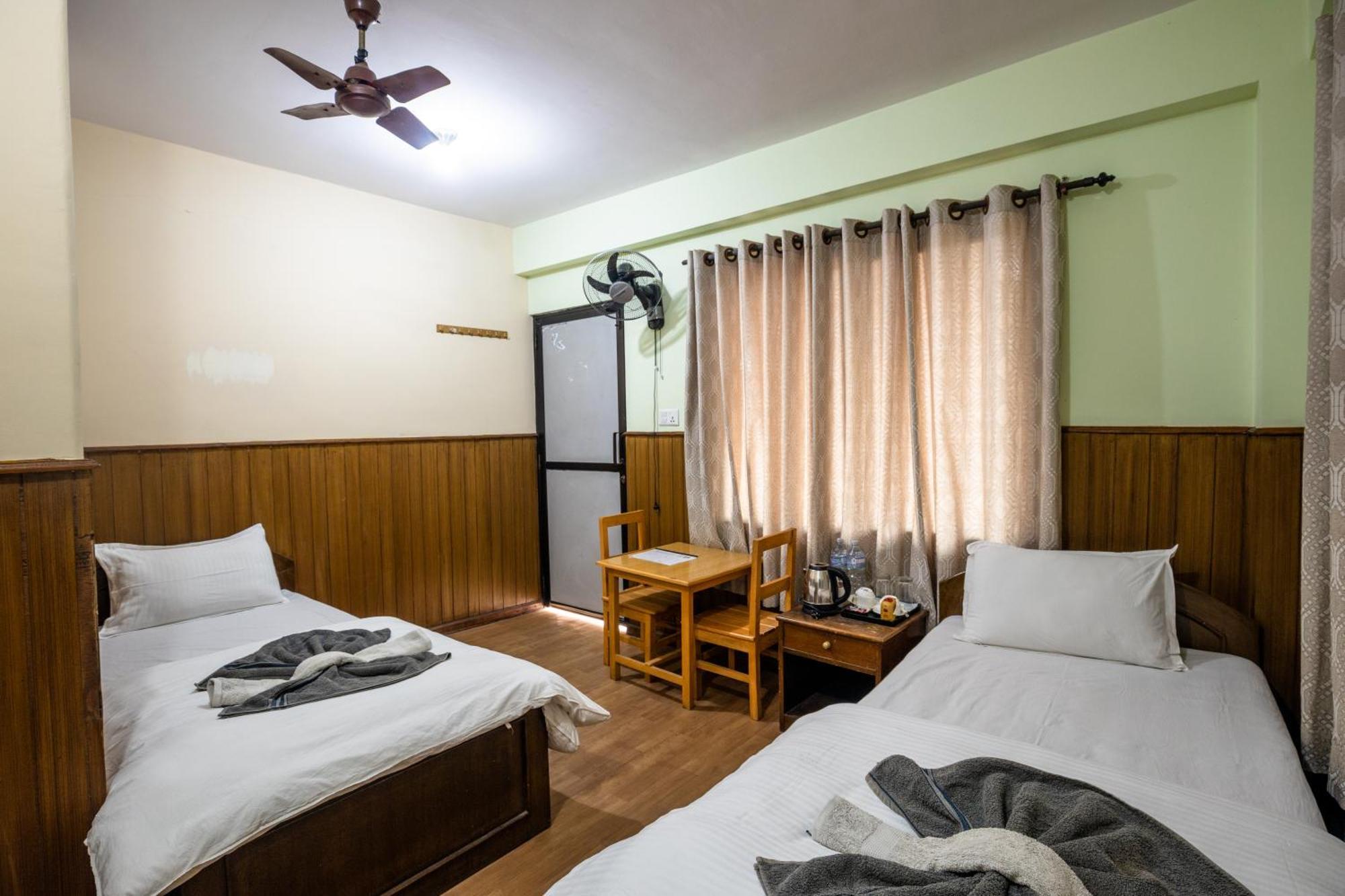 Hotel Harmony & Little Bites Bistro Jawlakhel Екстер'єр фото