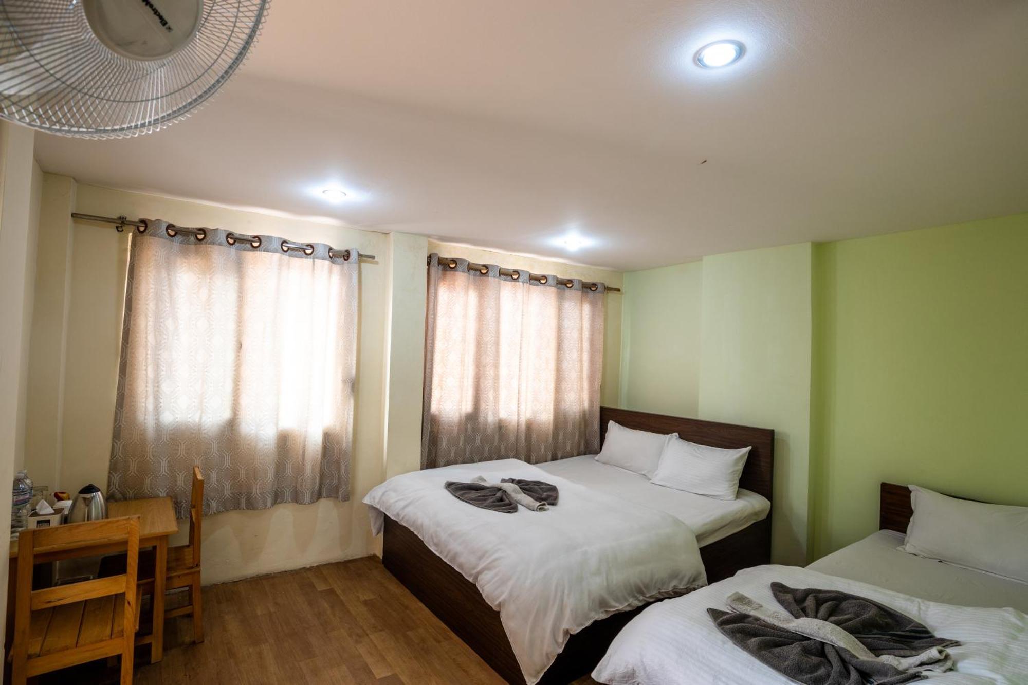 Hotel Harmony & Little Bites Bistro Jawlakhel Екстер'єр фото