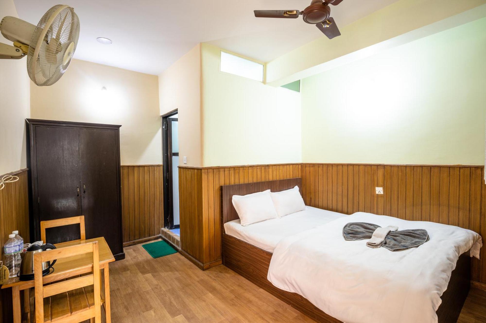 Hotel Harmony & Little Bites Bistro Jawlakhel Екстер'єр фото
