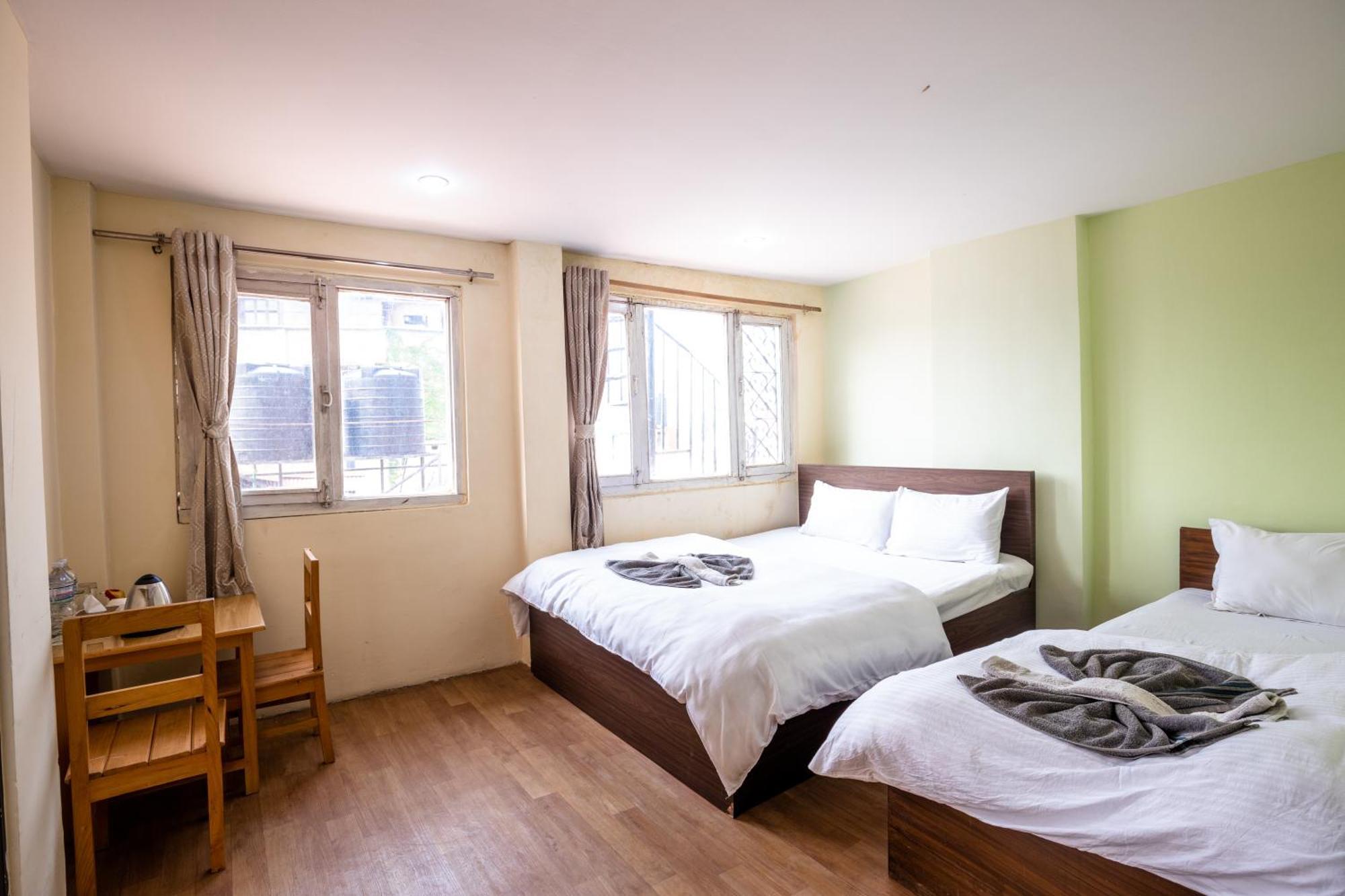 Hotel Harmony & Little Bites Bistro Jawlakhel Екстер'єр фото