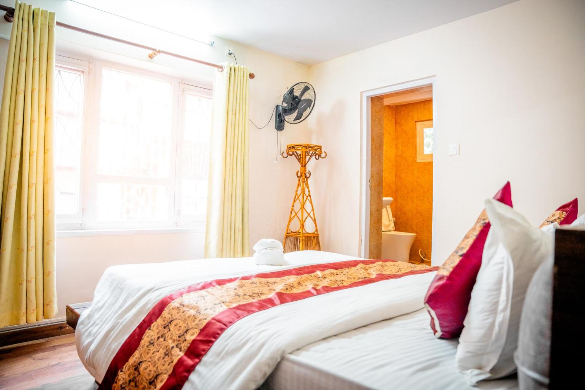 Hotel Harmony & Little Bites Bistro Jawlakhel Екстер'єр фото