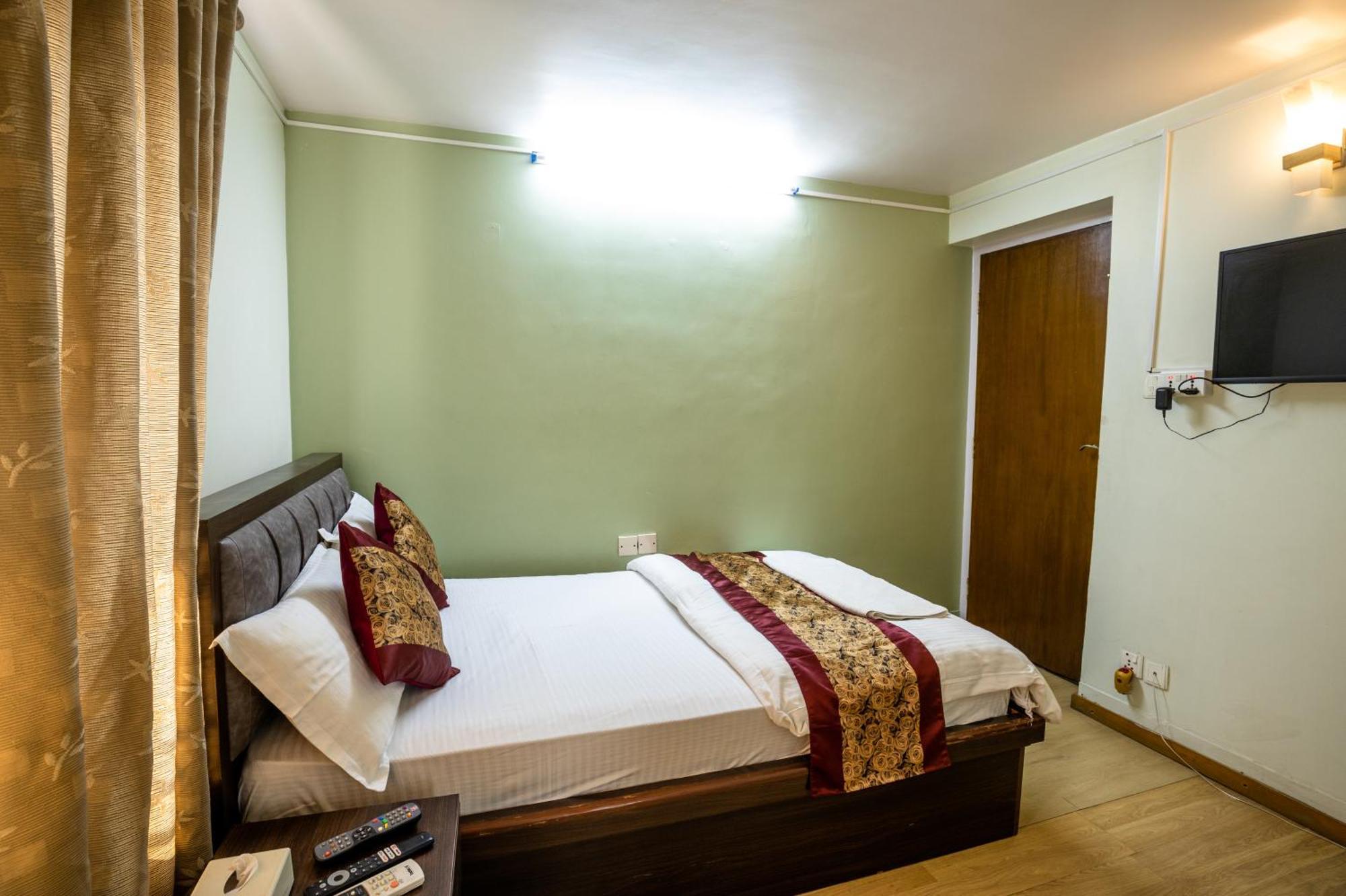 Hotel Harmony & Little Bites Bistro Jawlakhel Екстер'єр фото